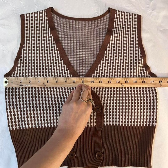 Brown and white houndstooth knit sweater vest with button front detail - Picture 5 of 8